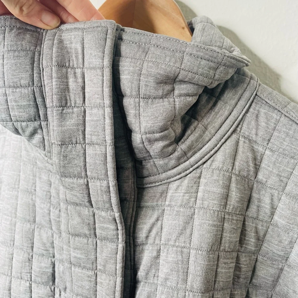 Chico's Jacket Womens Medium Quilted Coat Mid Hip Length Snap Quiet Luxury Gray‎